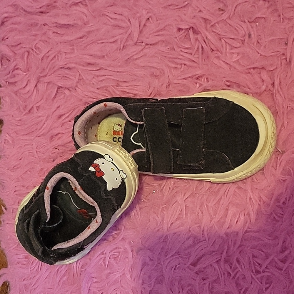 Hello Kitty Converse toddler size 7